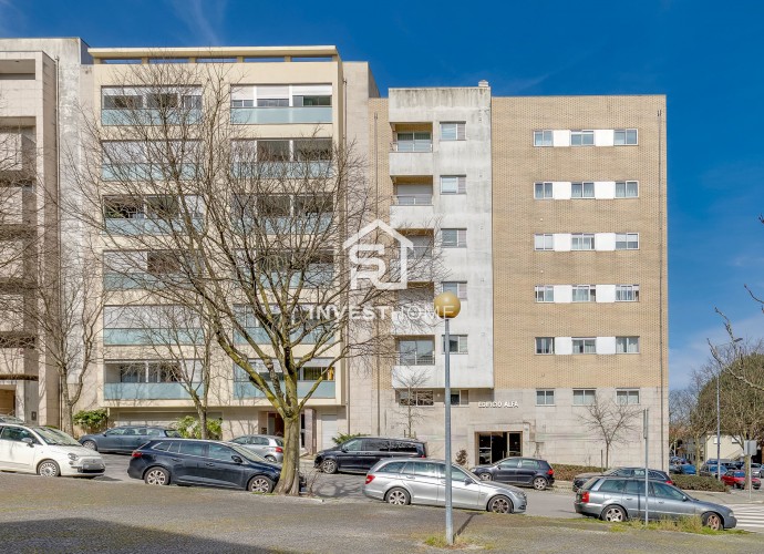 Apartamento T3 | Boas áreas | 2 Frentes | Varanda | Box 1 viatura