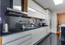 Apartamento T2 | 2 Frentes | 2011 | Varanda | 2 Lug Garagem | Arrumos