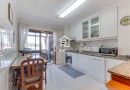Apartamento T2 | A 350 m da Estação de Metro | Lug. Garagem e Arrumos | Excelente estado conservação