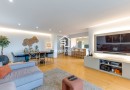 Apartamento T2 | Renovado | Metro | Garagem 2 viaturas | Arrumos