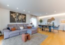 Apartamento T2 | Renovado | Metro | Garagem 2 viaturas | Arrumos