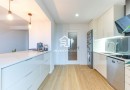 Apartamento T2 | Renovado | Metro | Garagem 2 viaturas | Arrumos