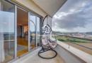Apartamento T2 | Renovado | Metro | Garagem 2 viaturas | Arrumos