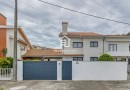Moradia T3 | Renovada | 3 Frentes | Terraço| Box | Praia Aguda 400m