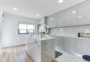Moradia T3 | Renovada | 3 Frentes | Terraço| Box | Praia Aguda 400m