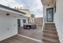 Moradia T3 | Renovada | 3 Frentes | Terraço| Box | Praia Aguda 400m