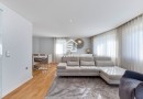 Moradia T4 totalmente remodelada | Metro à porta | Jardim | Box 2 carros | Varandas