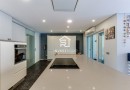 Moradia T4 totalmente remodelada | Metro à porta | Jardim | Box 2 carros | Varandas