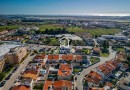 Moradia T4 totalmente remodelada | Metro à porta | Jardim | Box 2 carros | Varandas