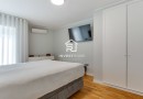 Moradia T4 totalmente remodelada | Metro à porta | Jardim | Box 2 carros | Varandas