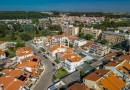 Moradia T4 totalmente remodelada | Metro à porta | Jardim | Box 2 carros | Varandas