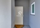 Moradia T4 totalmente remodelada | Metro à porta | Jardim | Box 2 carros | Varandas