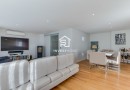Moradia T4 totalmente remodelada | Metro à porta | Jardim | Box 2 carros | Varandas