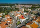 Moradia T4 totalmente remodelada | Metro à porta | Jardim | Box 2 carros | Varandas