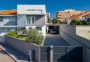 Moradia T4 totalmente remodelada | Metro à porta | Jardim | Box 2 carros | Varandas