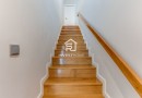 Moradia T4 totalmente remodelada | Metro à porta | Jardim | Box 2 carros | Varandas
