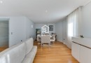 Moradia T4 totalmente remodelada | Metro à porta | Jardim | Box 2 carros | Varandas