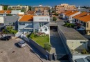 Moradia T4 totalmente remodelada | Metro à porta | Jardim | Box 2 carros | Varandas