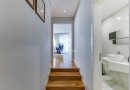 Moradia T4 totalmente remodelada | Metro à porta | Jardim | Box 2 carros | Varandas