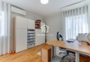 Moradia T4 totalmente remodelada | Metro à porta | Jardim | Box 2 carros | Varandas