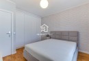 Moradia T4 totalmente remodelada | Metro à porta | Jardim | Box 2 carros | Varandas