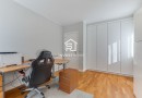 Moradia T4 totalmente remodelada | Metro à porta | Jardim | Box 2 carros | Varandas