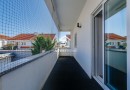 Moradia T4 totalmente remodelada | Metro à porta | Jardim | Box 2 carros | Varandas