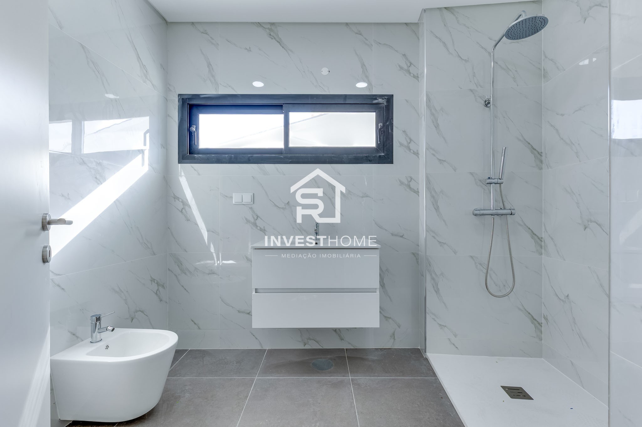 Andar Moradia T3 duplex | 3 Frentes|1º Piso | Rooftop| Box 