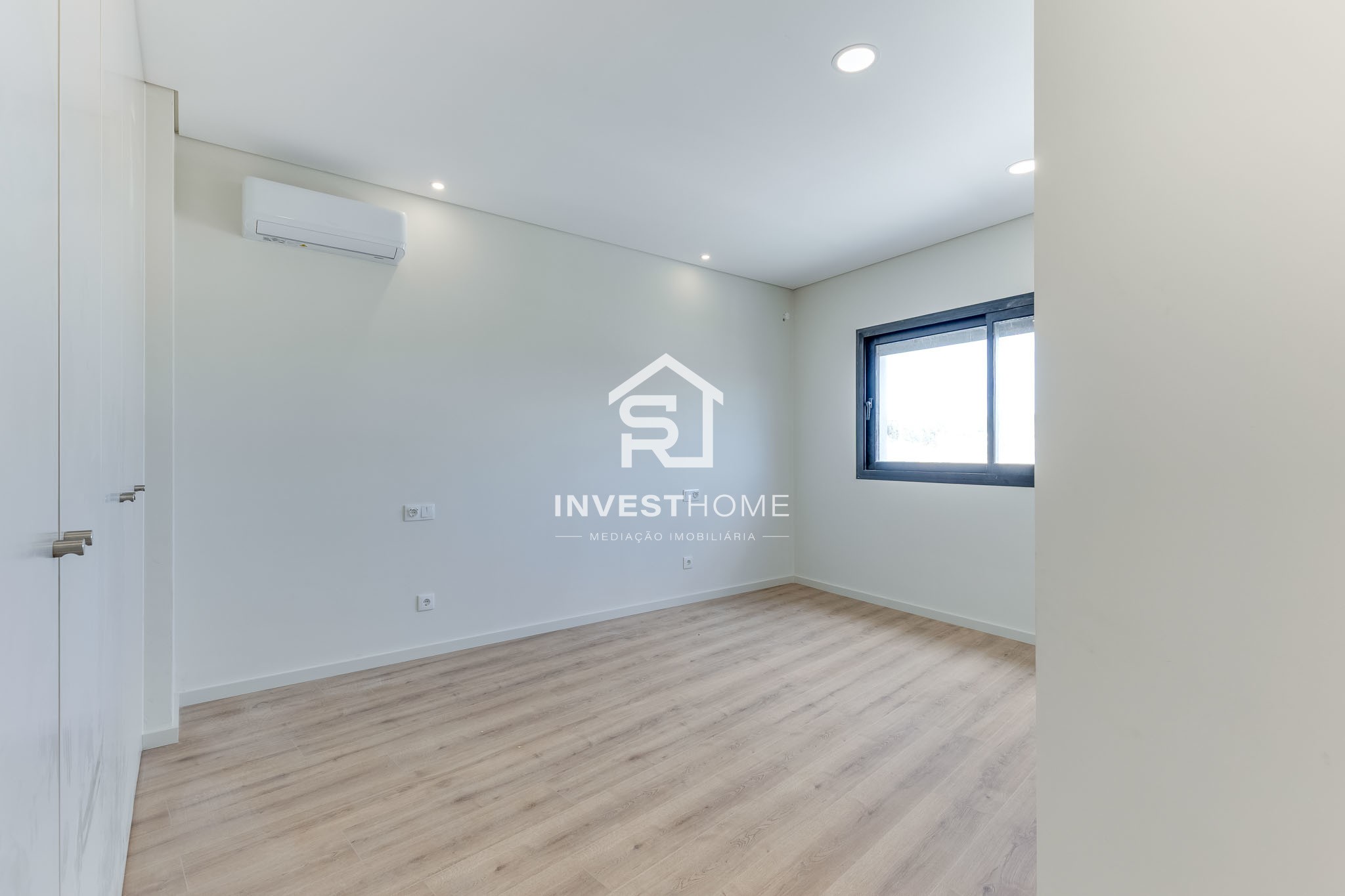 Andar Moradia T3 duplex | 3 Frentes|1º Piso | Rooftop| Box 