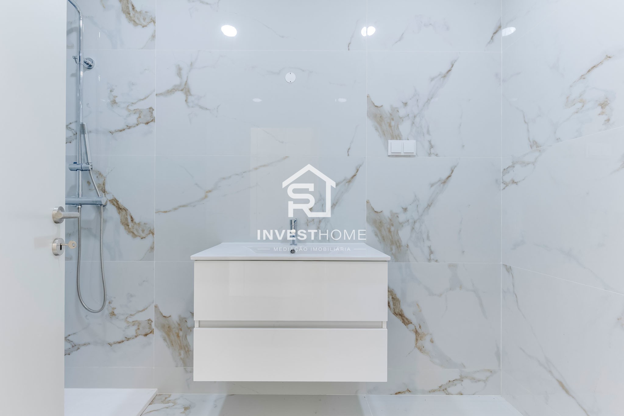 Andar Moradia T3 duplex | 3 Frentes|1º Piso | Rooftop| Box 