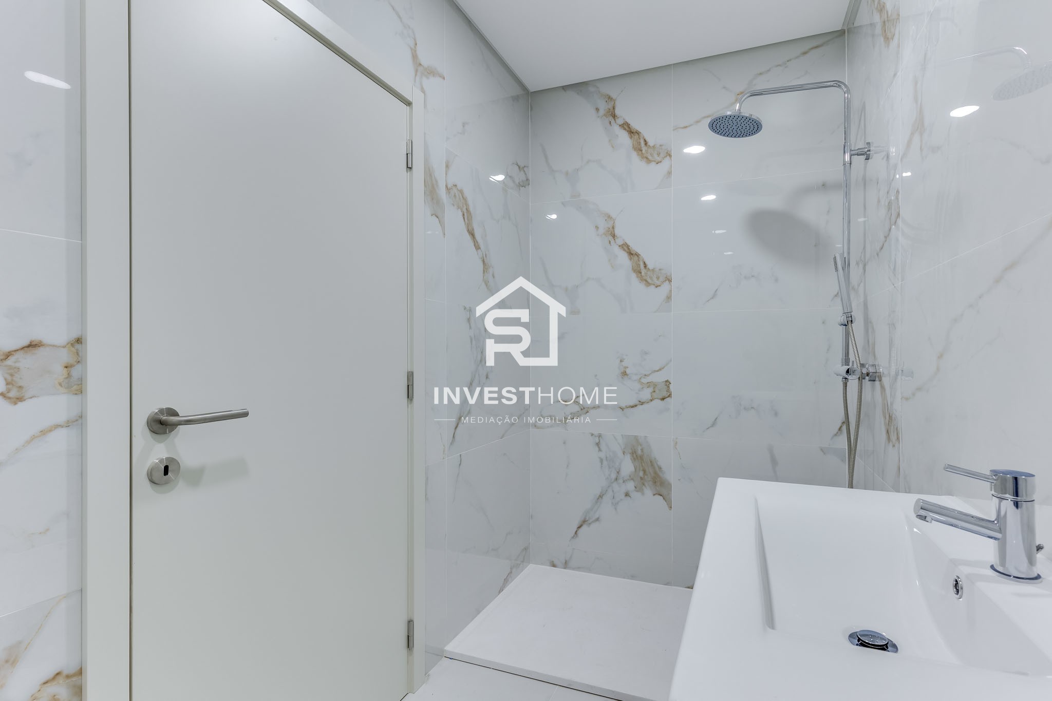 Andar Moradia T3 duplex | 3 Frentes|1º Piso | Rooftop| Box 