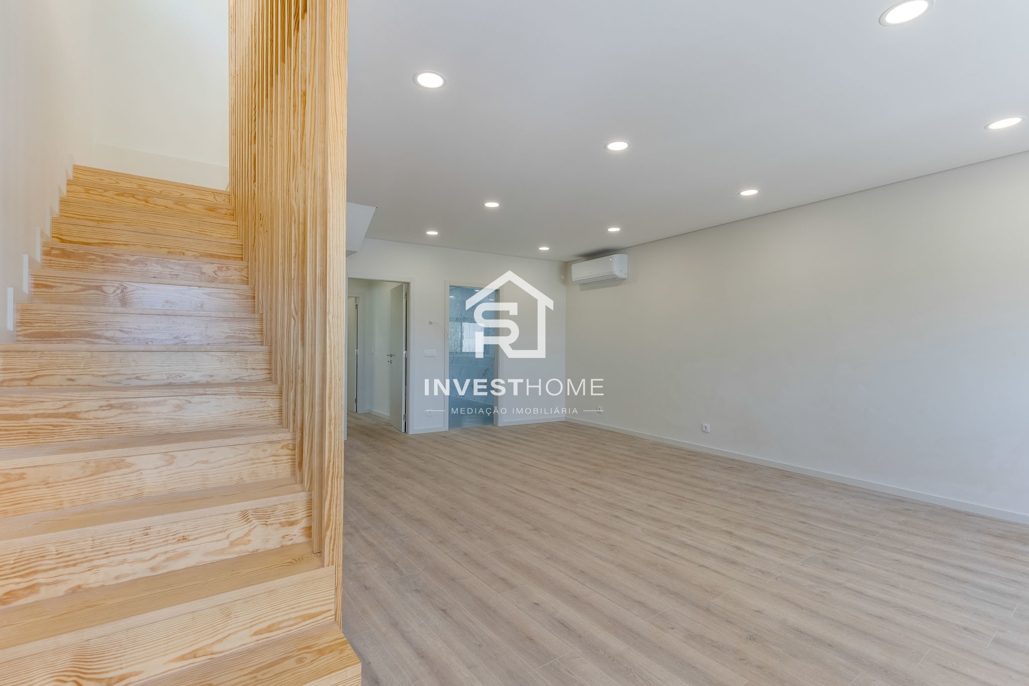 Andar Moradia T3 duplex | 3 Frentes|1º Piso | Rooftop| Box 