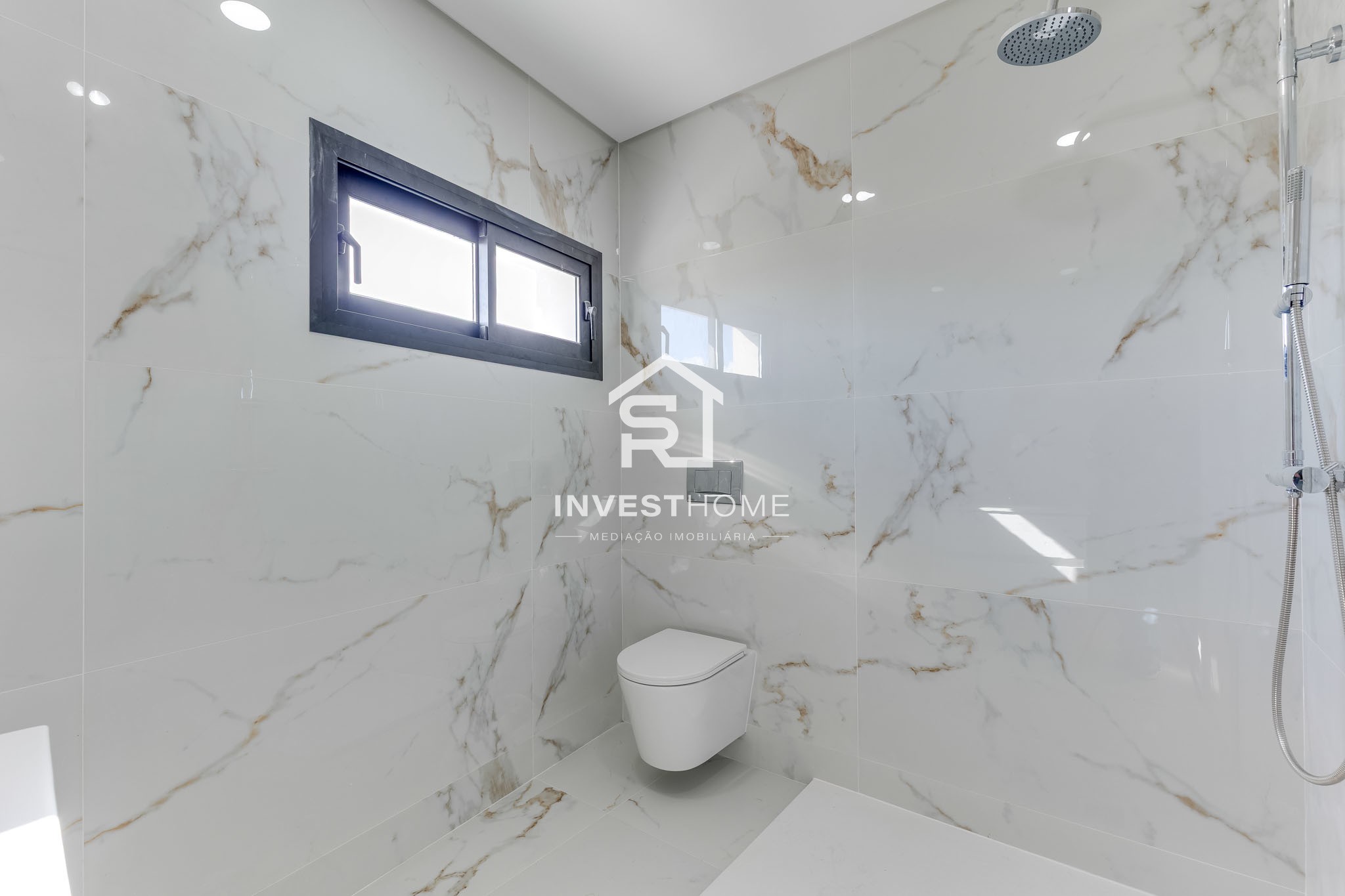 Andar Moradia T3 duplex | 3 Frentes|1º Piso | Rooftop| Box 