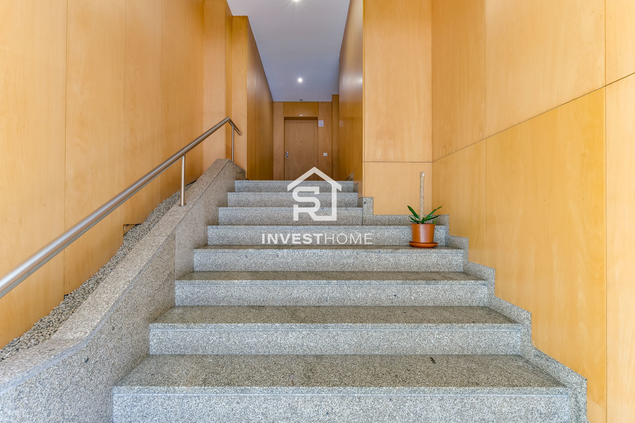 Apartamento T1 | Mobilado e Equipado | Terraço | Lugar garagem