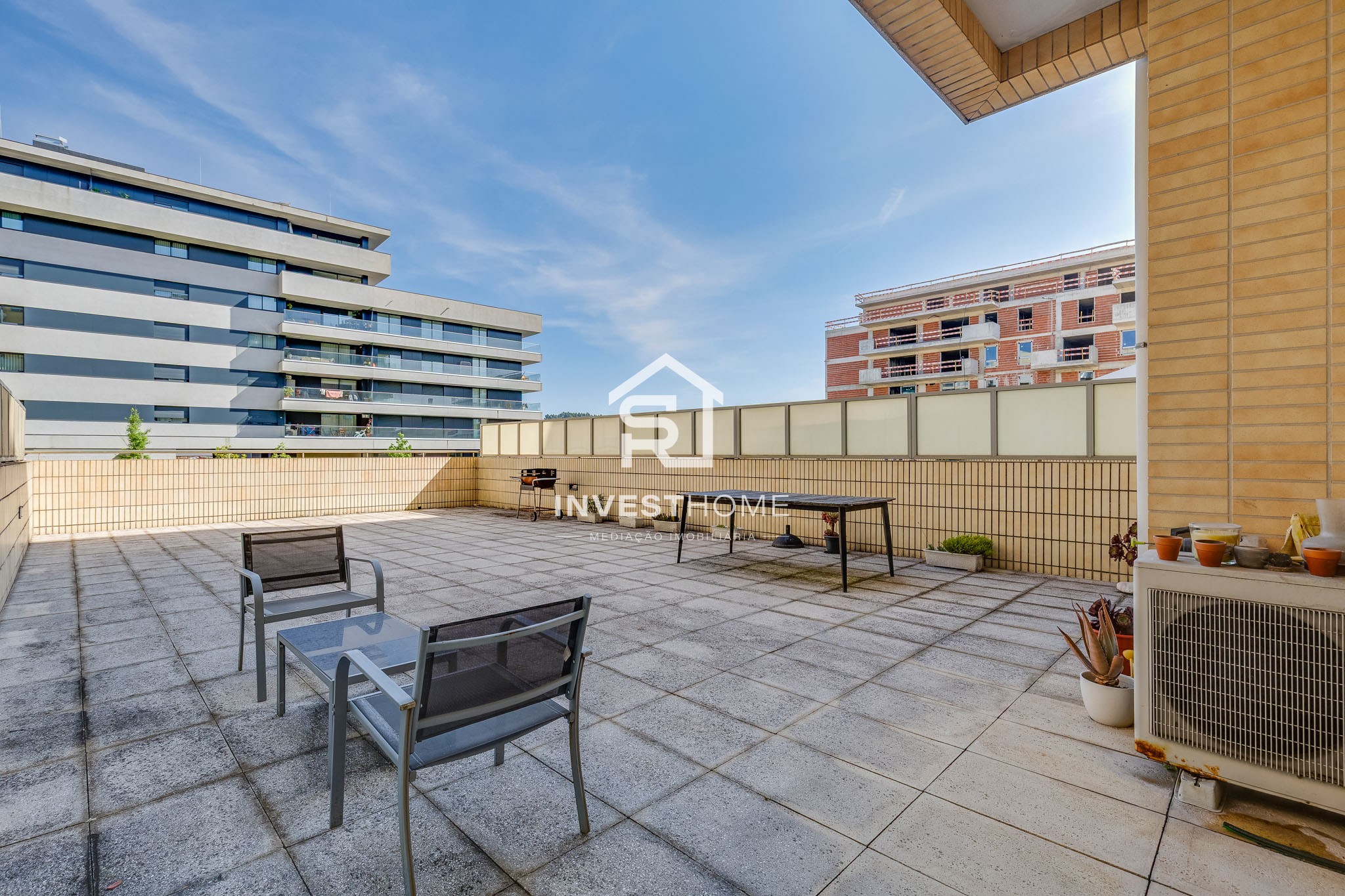 Apartamento T1 | Mobilado e Equipado | Terraço | Lugar garagem