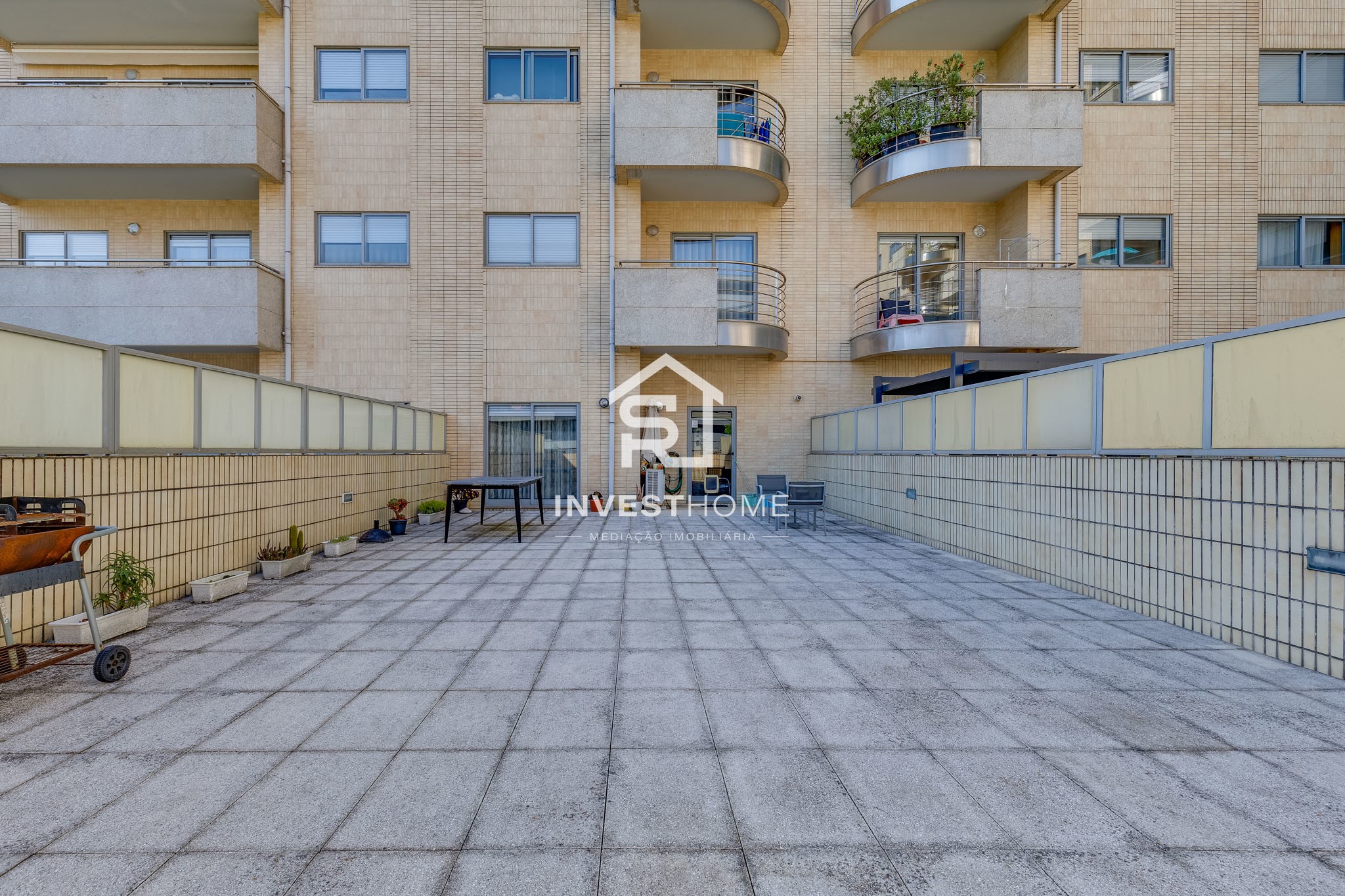 Apartamento T1 | Mobilado e Equipado | Terraço | Lugar garagem