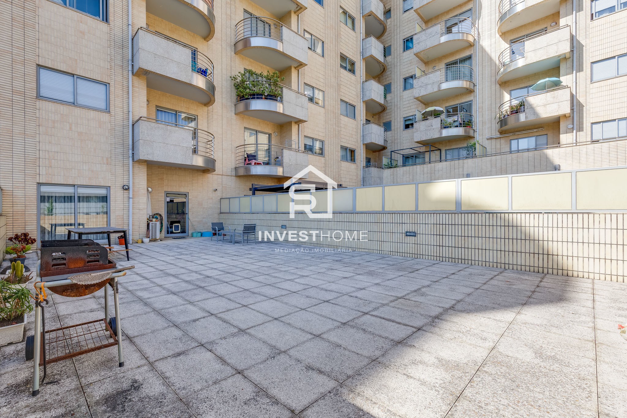 Apartamento T1 | Mobilado e Equipado | Terraço | Lugar garagem