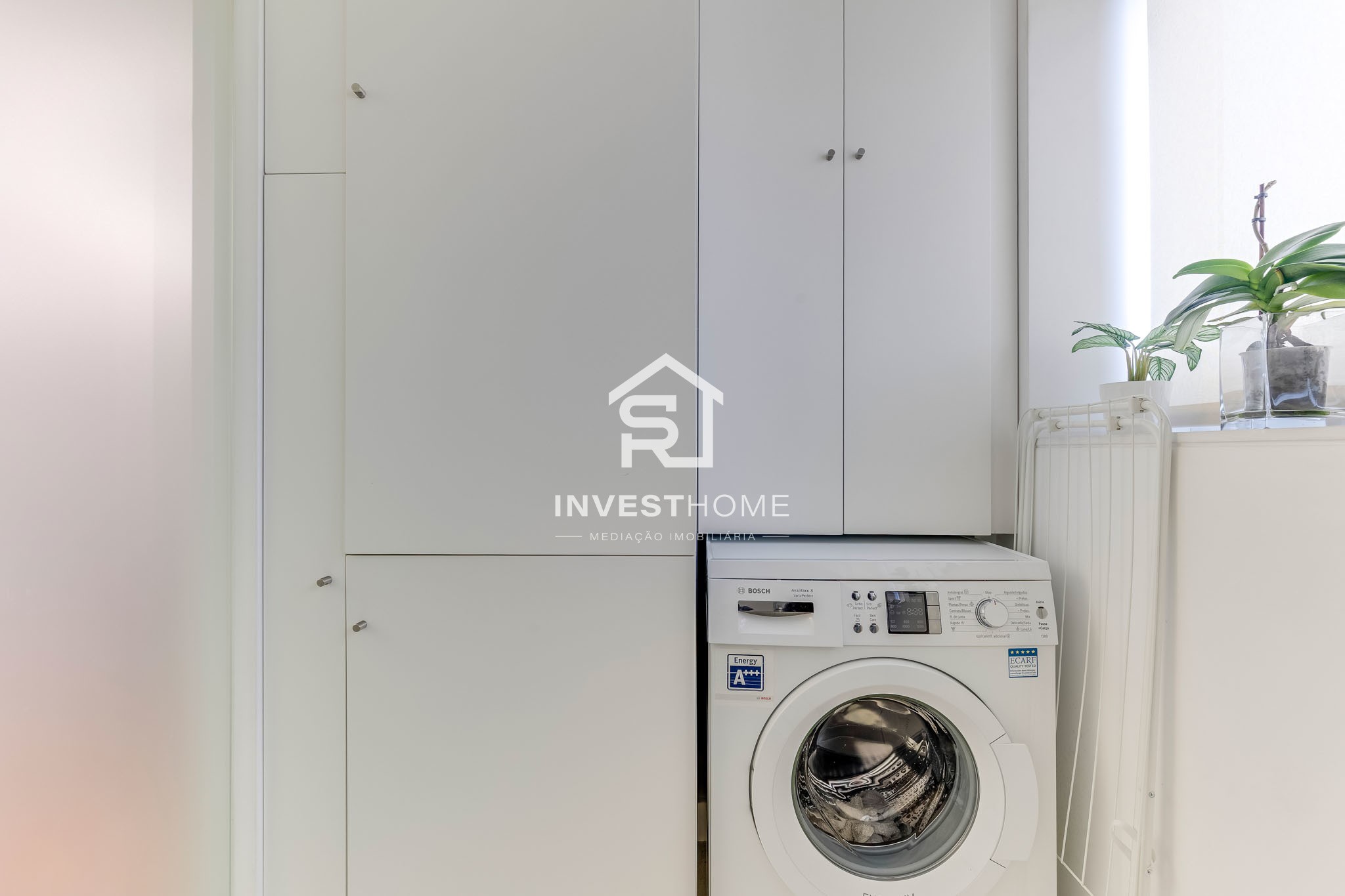 Apartamento T2 | 2 Frentes | 2011 | Varanda | 2 Lug Garagem | Arrumos