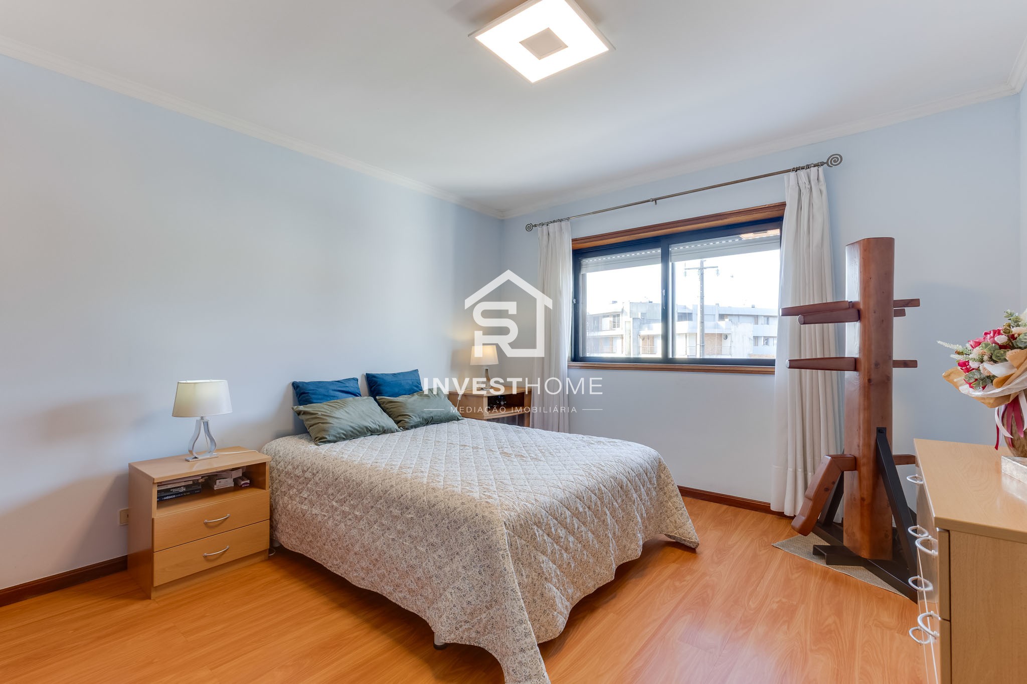 Apartamento T2 | A 350 m da Estação de Metro | Lug. Garagem e Arrumos | Excelente estado conservação