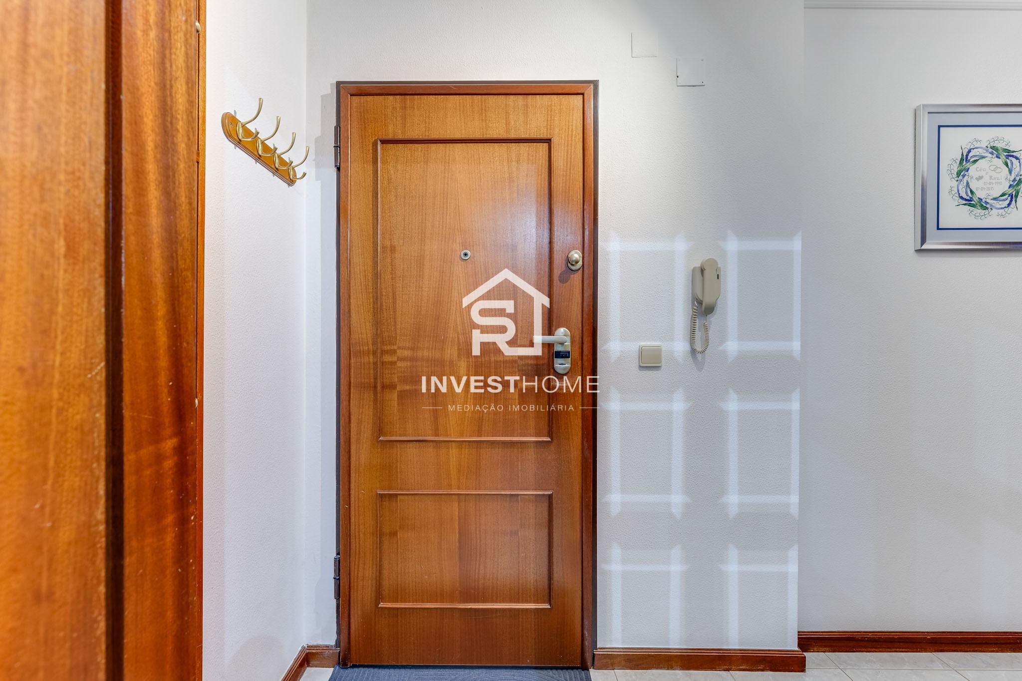 Apartamento T2 | A 350 m da Estação de Metro | Lug. Garagem e Arrumos | Excelente estado conservação