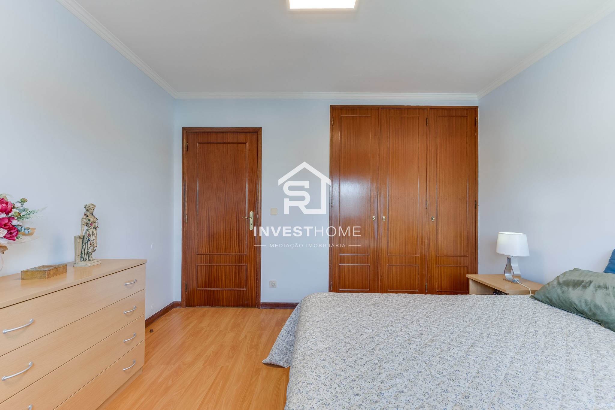 Apartamento T2 | A 350 m da Estação de Metro | Lug. Garagem e Arrumos | Excelente estado conservação