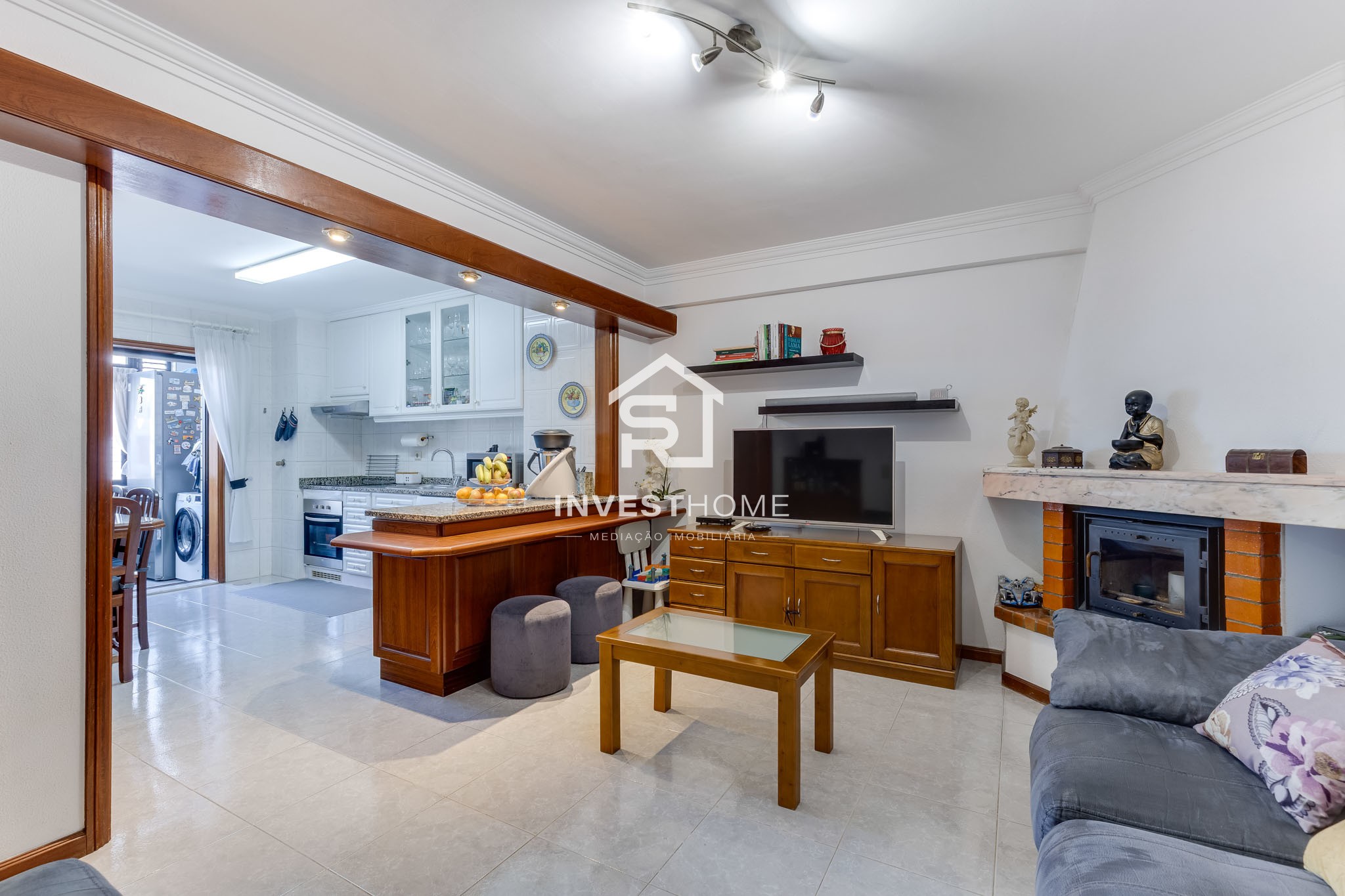 Apartamento T2 | A 350 m da Estação de Metro | Lug. Garagem e Arrumos | Excelente estado conservação