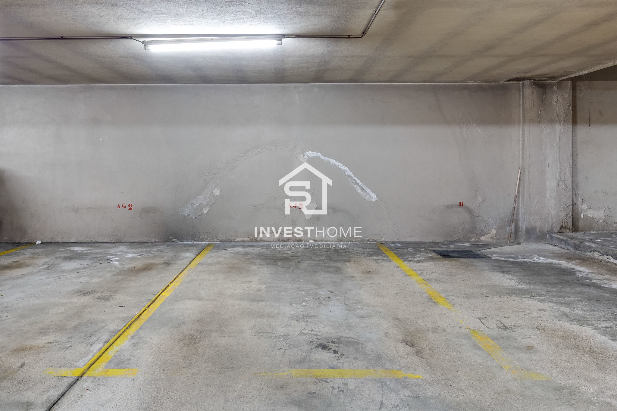 Apartamento T2 | A 350 m da Estação de Metro | Lug. Garagem e Arrumos | Excelente estado conservação