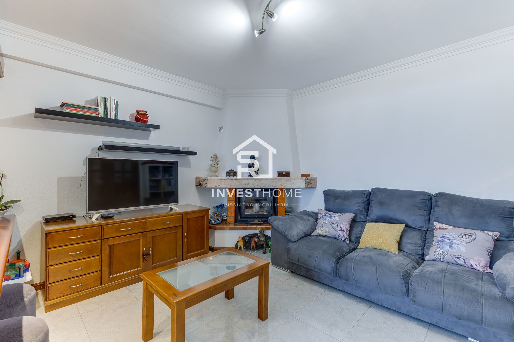 Apartamento T2 | A 350 m da Estação de Metro | Lug. Garagem e Arrumos | Excelente estado conservação