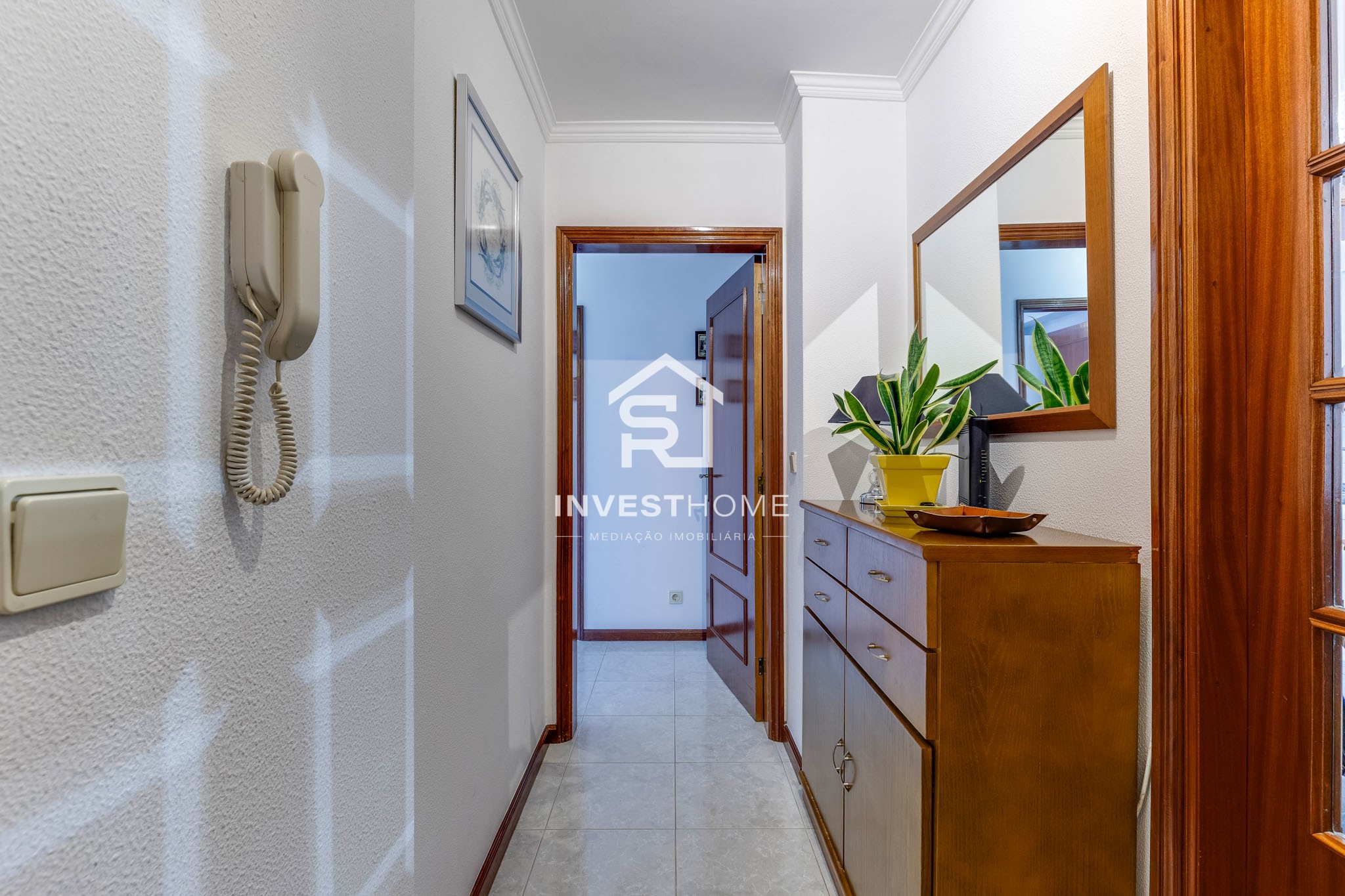 Apartamento T2 | A 350 m da Estação de Metro | Lug. Garagem e Arrumos | Excelente estado conservação
