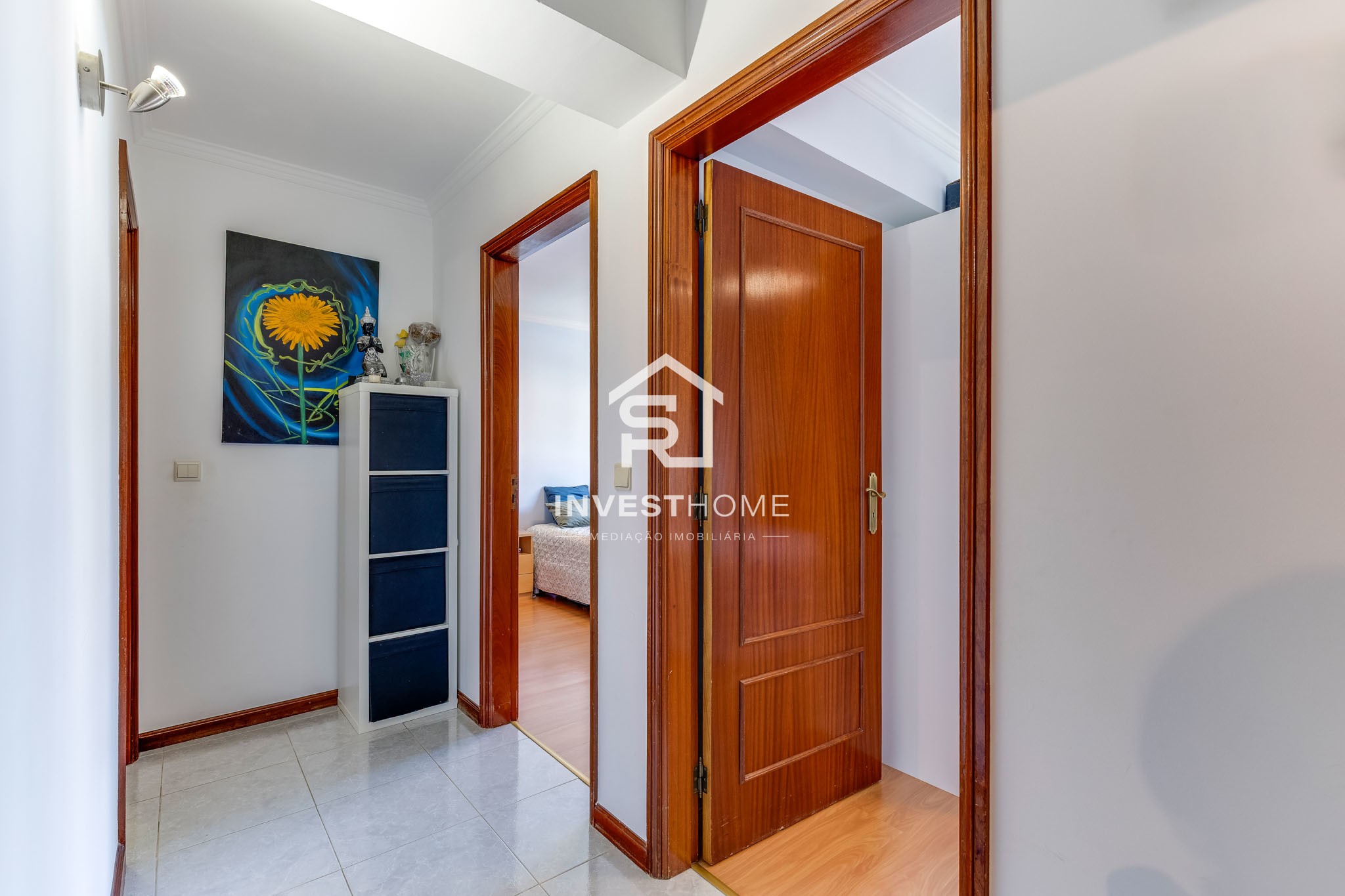Apartamento T2 | A 350 m da Estação de Metro | Lug. Garagem e Arrumos | Excelente estado conservação