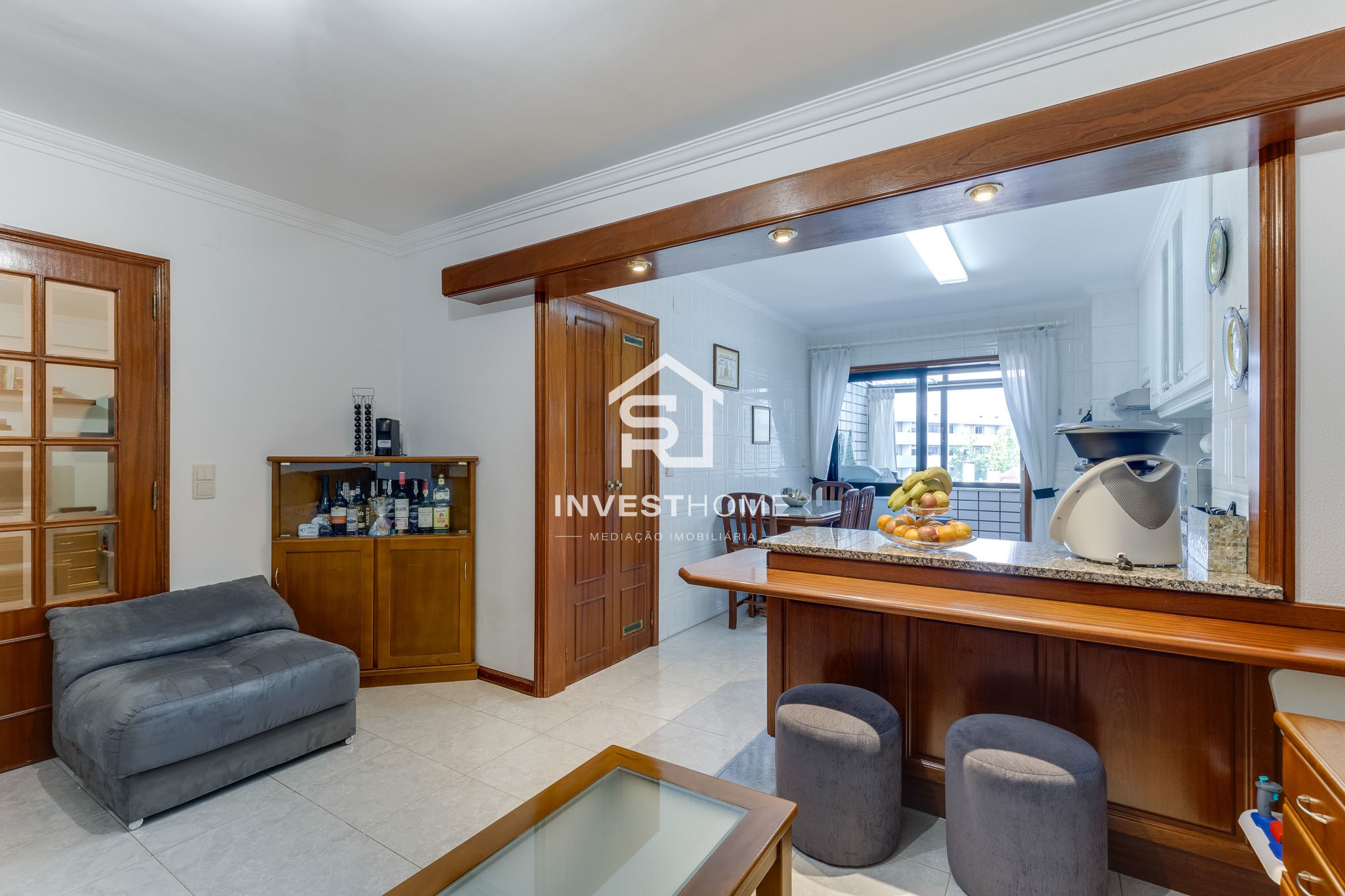 Apartamento T2 | A 350 m da Estação de Metro | Lug. Garagem e Arrumos | Excelente estado conservação