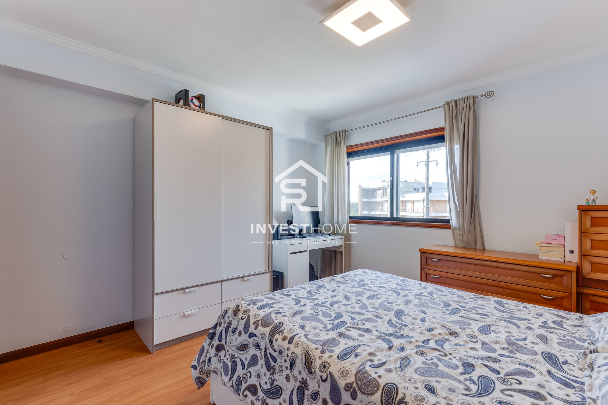 Apartamento T2 | A 350 m da Estação de Metro | Lug. Garagem e Arrumos | Excelente estado conservação