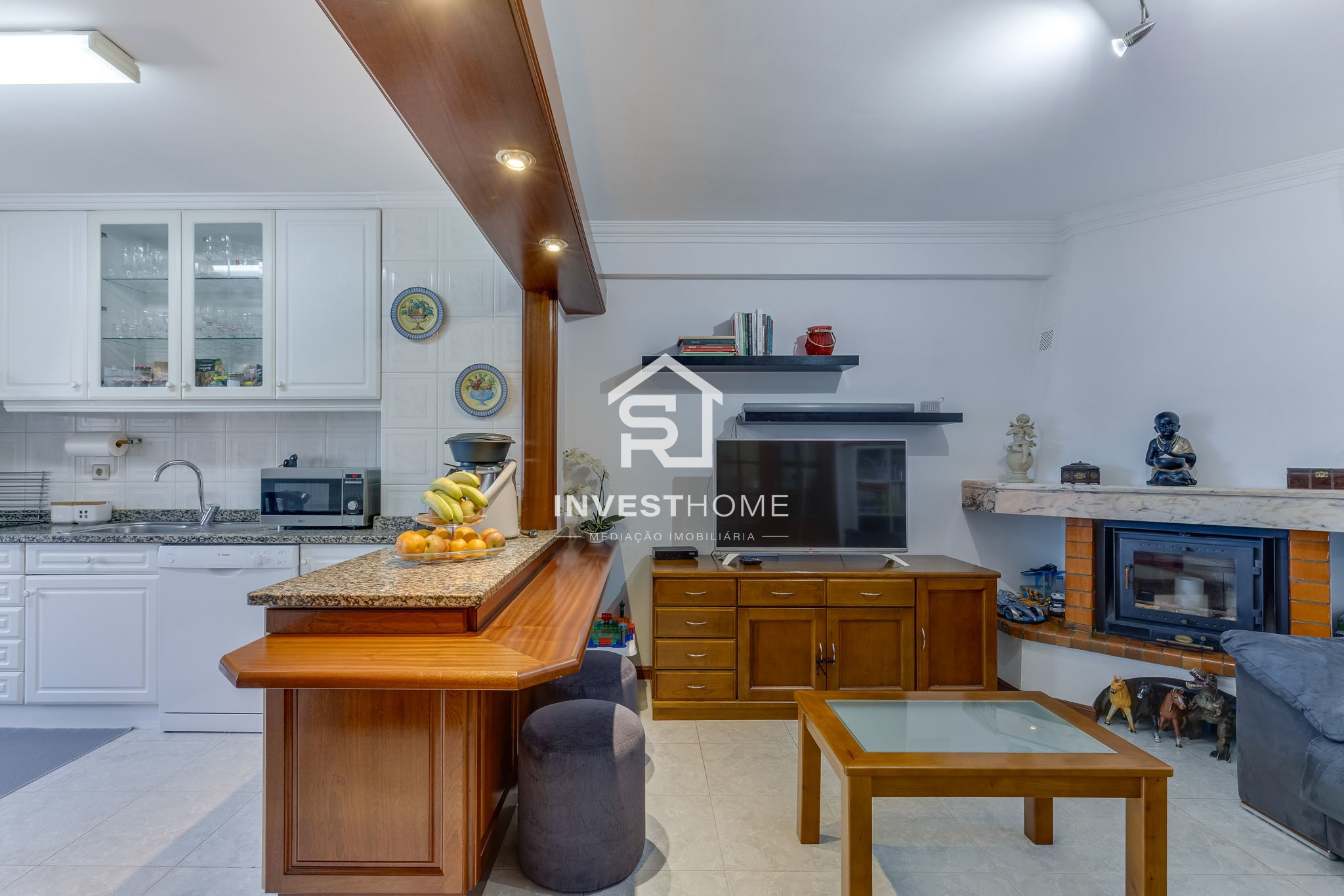 Apartamento T2 | A 350 m da Estação de Metro | Lug. Garagem e Arrumos | Excelente estado conservação