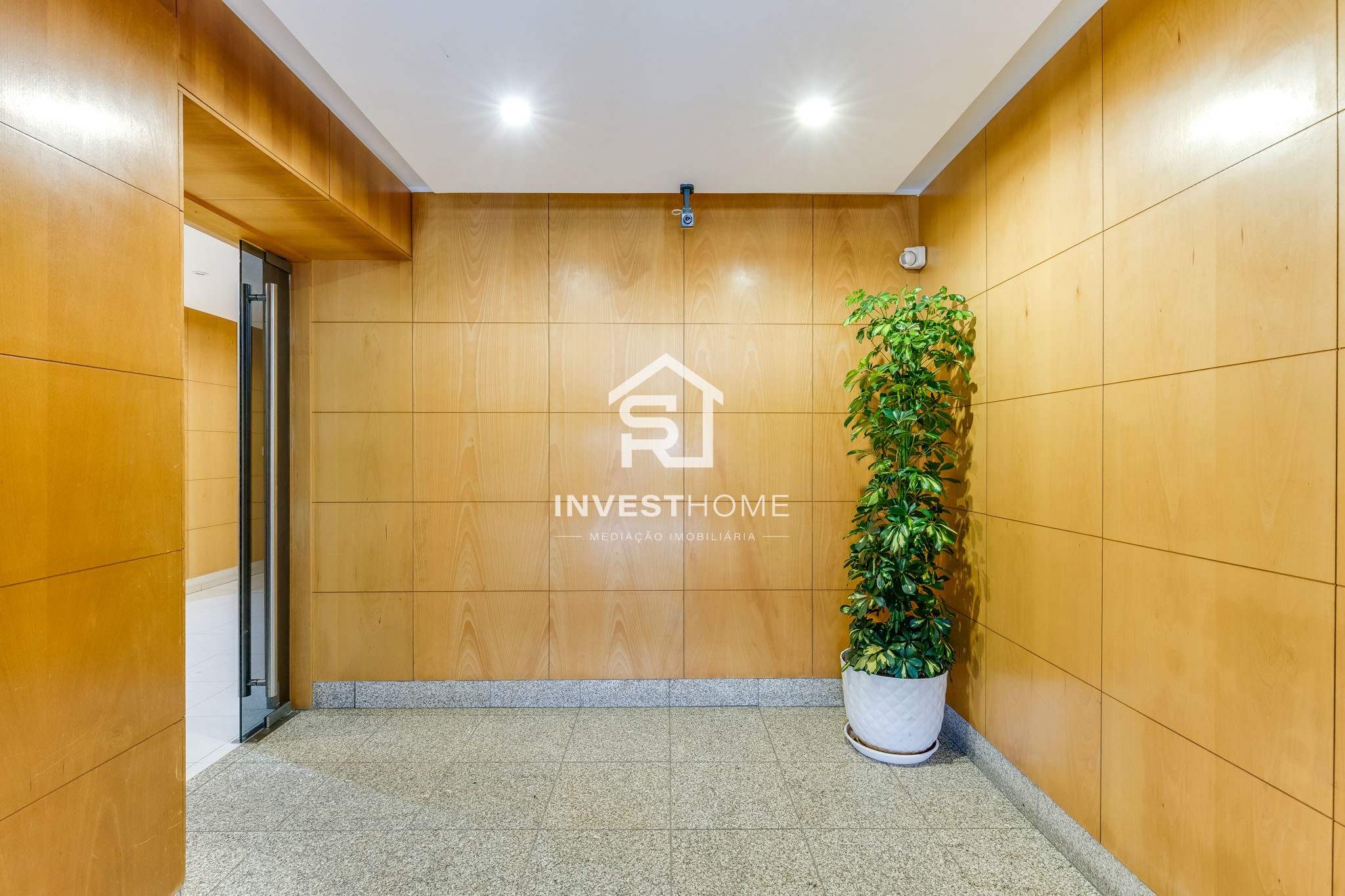 Apartamento T2 | Metro do Lidador | Varanda | Jardins | Lug. Garagem | Arrumos